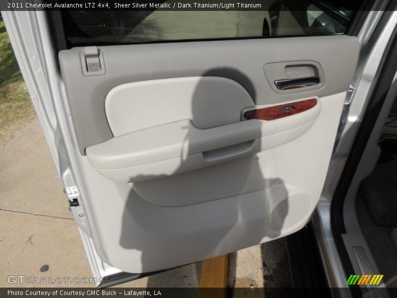 Sheer Silver Metallic / Dark Titanium/Light Titanium 2011 Chevrolet Avalanche LTZ 4x4