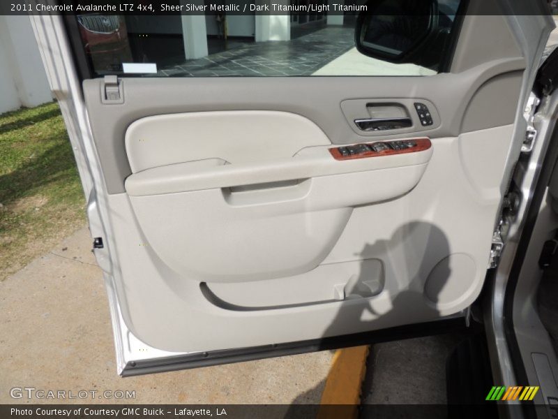 Sheer Silver Metallic / Dark Titanium/Light Titanium 2011 Chevrolet Avalanche LTZ 4x4
