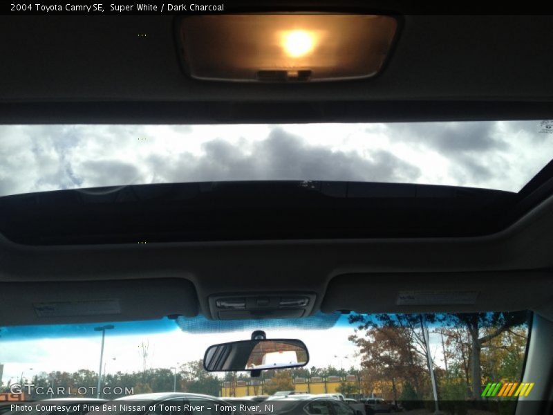 Super White / Dark Charcoal 2004 Toyota Camry SE