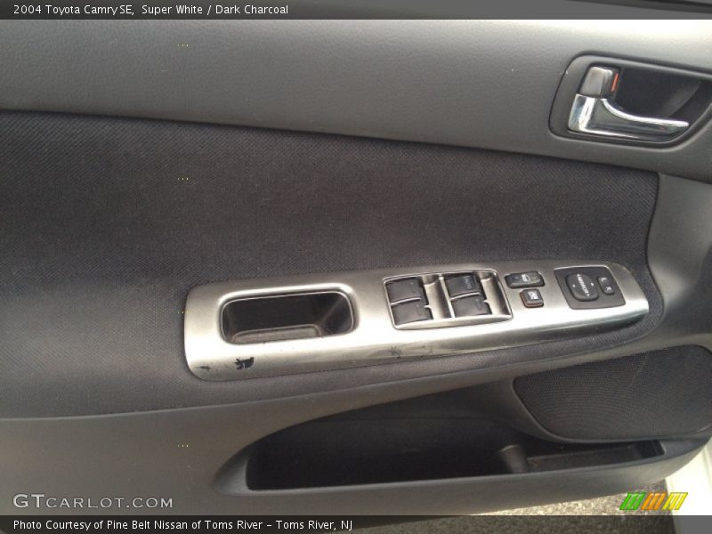 Super White / Dark Charcoal 2004 Toyota Camry SE
