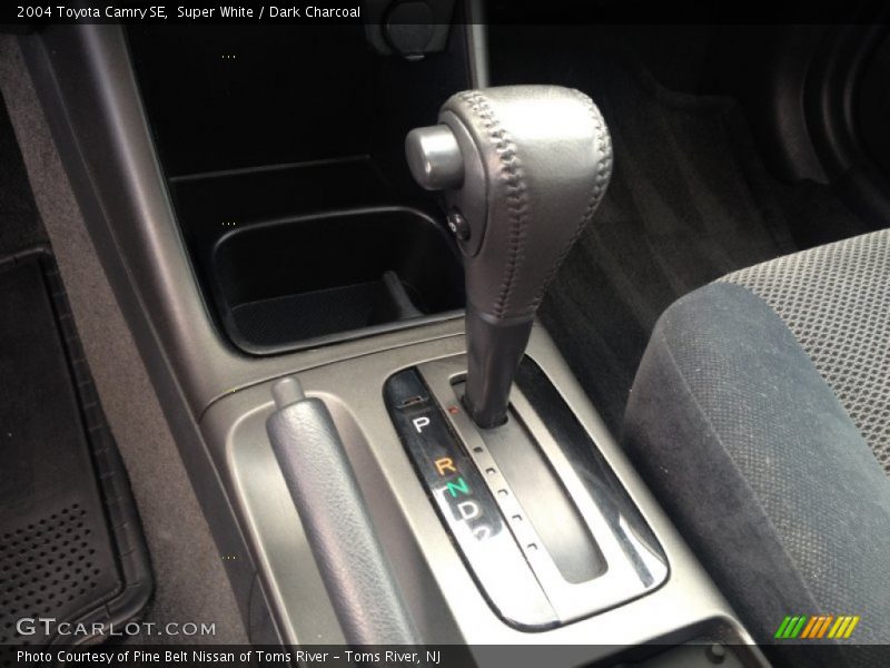 Super White / Dark Charcoal 2004 Toyota Camry SE