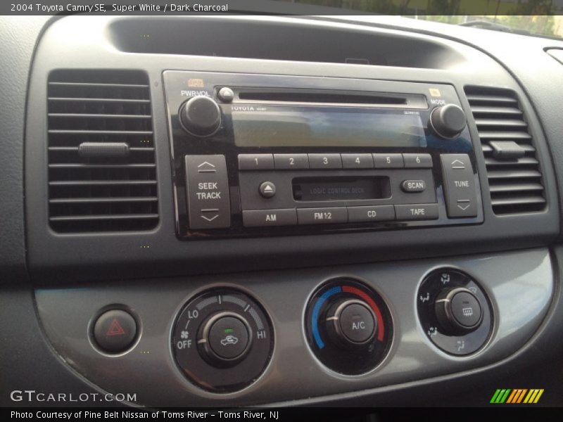 Super White / Dark Charcoal 2004 Toyota Camry SE