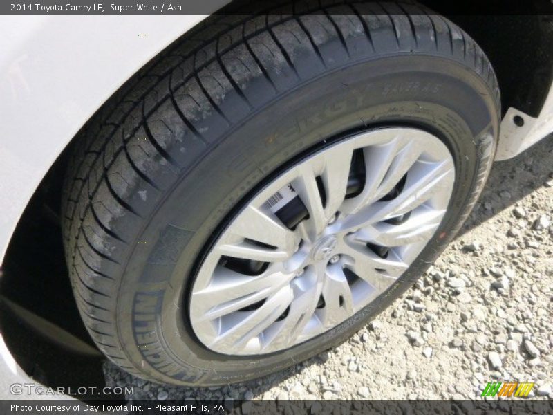 Super White / Ash 2014 Toyota Camry LE