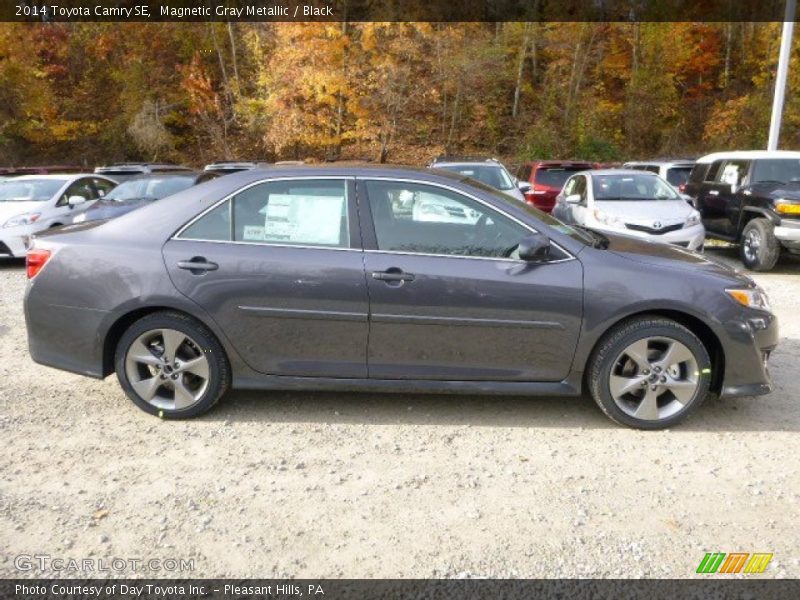 Magnetic Gray Metallic / Black 2014 Toyota Camry SE