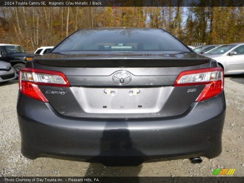 Magnetic Gray Metallic / Black 2014 Toyota Camry SE