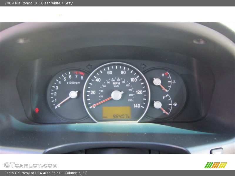 Clear White / Gray 2009 Kia Rondo LX