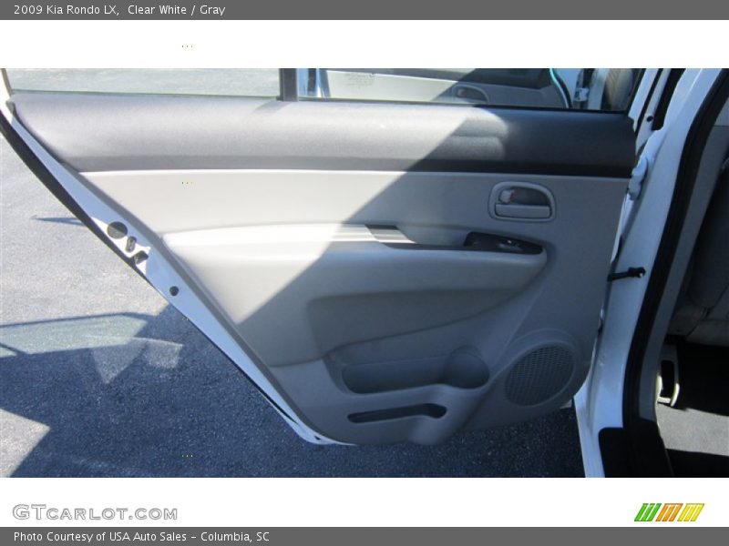 Clear White / Gray 2009 Kia Rondo LX