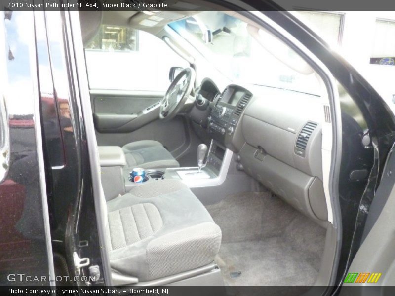 Super Black / Graphite 2010 Nissan Pathfinder SE 4x4