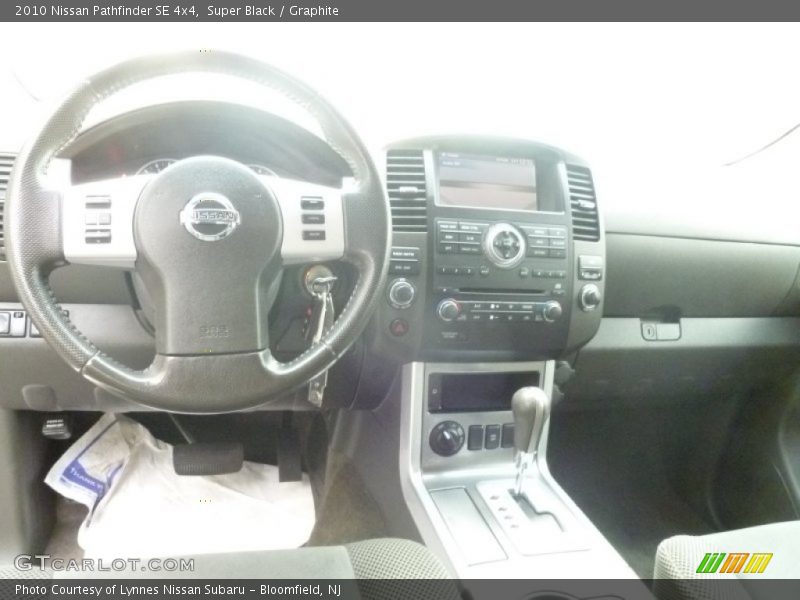 Super Black / Graphite 2010 Nissan Pathfinder SE 4x4