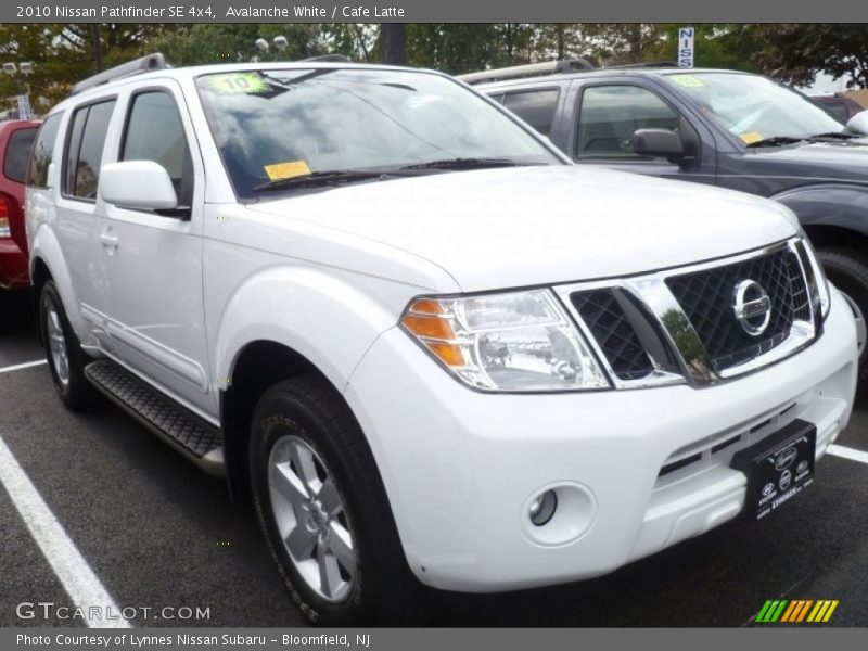 Avalanche White / Cafe Latte 2010 Nissan Pathfinder SE 4x4