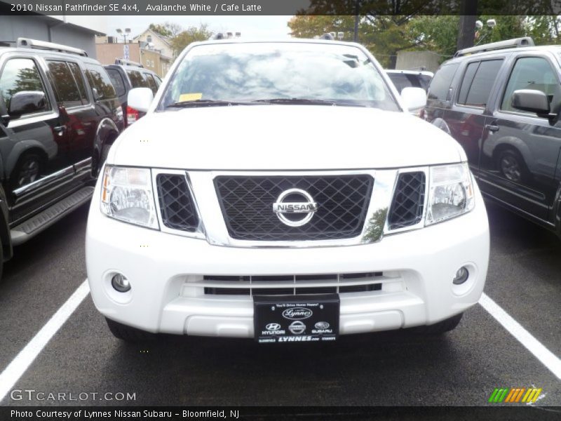 Avalanche White / Cafe Latte 2010 Nissan Pathfinder SE 4x4