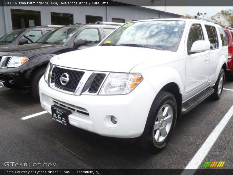Avalanche White / Cafe Latte 2010 Nissan Pathfinder SE 4x4
