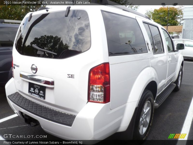 Avalanche White / Cafe Latte 2010 Nissan Pathfinder SE 4x4