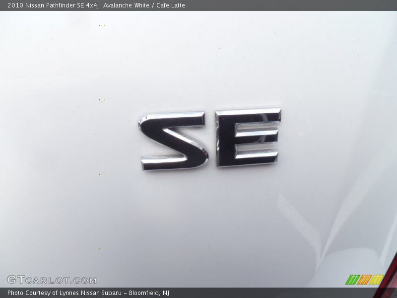 Avalanche White / Cafe Latte 2010 Nissan Pathfinder SE 4x4