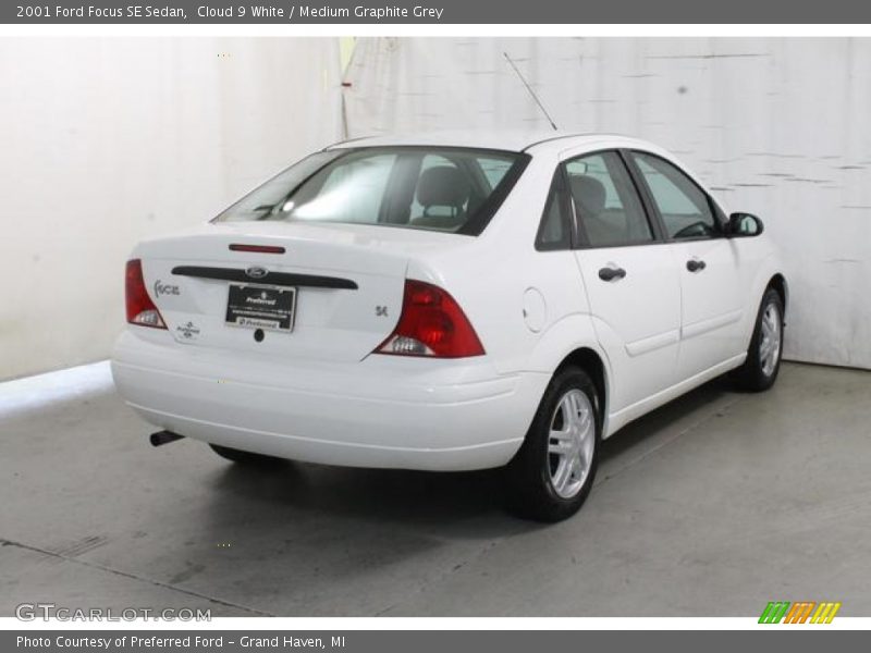 Cloud 9 White / Medium Graphite Grey 2001 Ford Focus SE Sedan