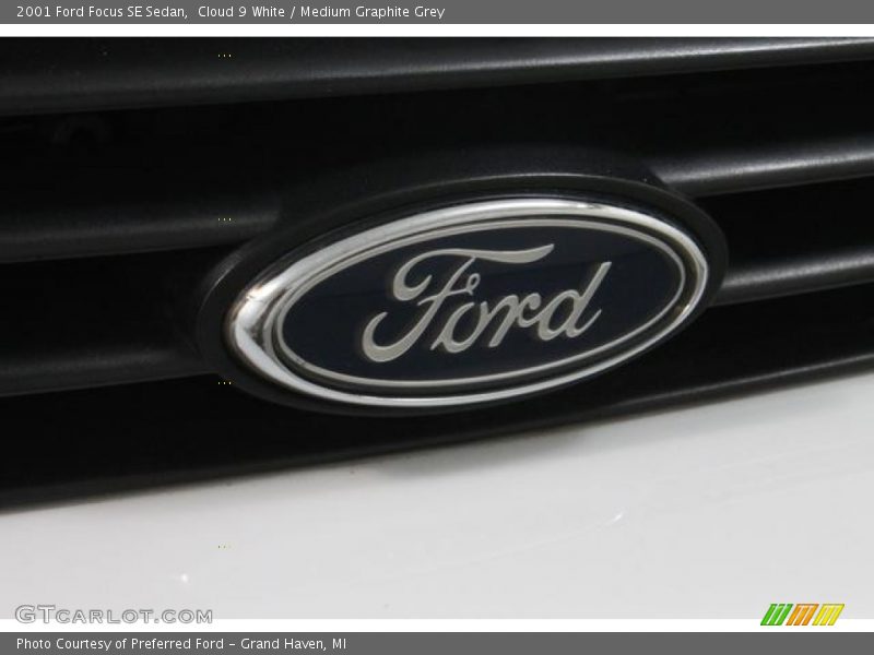 Cloud 9 White / Medium Graphite Grey 2001 Ford Focus SE Sedan