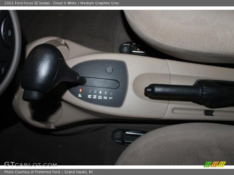Cloud 9 White / Medium Graphite Grey 2001 Ford Focus SE Sedan