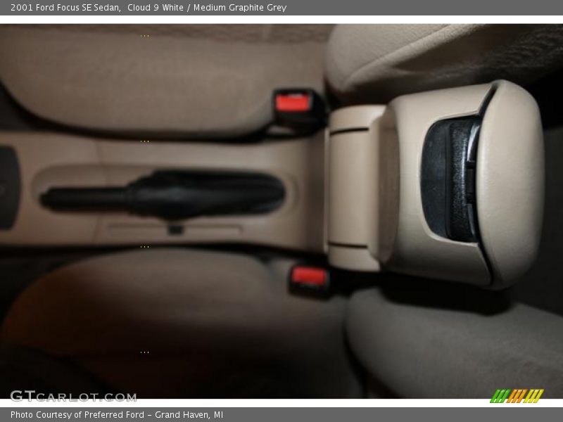 Cloud 9 White / Medium Graphite Grey 2001 Ford Focus SE Sedan