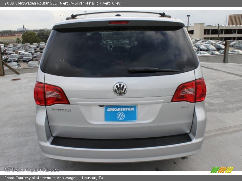 Mercury Sliver Metallic / Aero Grey 2009 Volkswagen Routan SEL