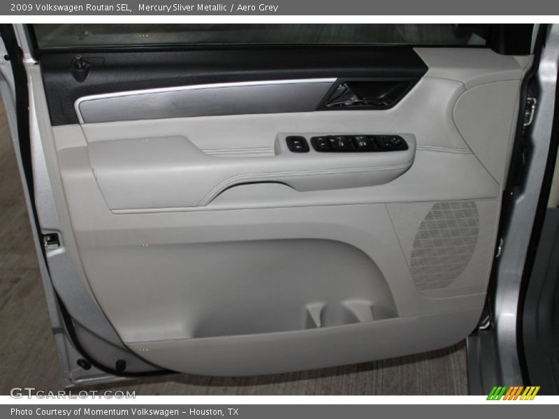 Mercury Sliver Metallic / Aero Grey 2009 Volkswagen Routan SEL