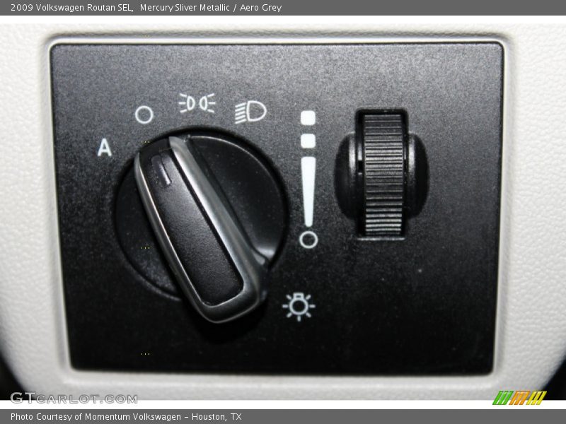 Mercury Sliver Metallic / Aero Grey 2009 Volkswagen Routan SEL