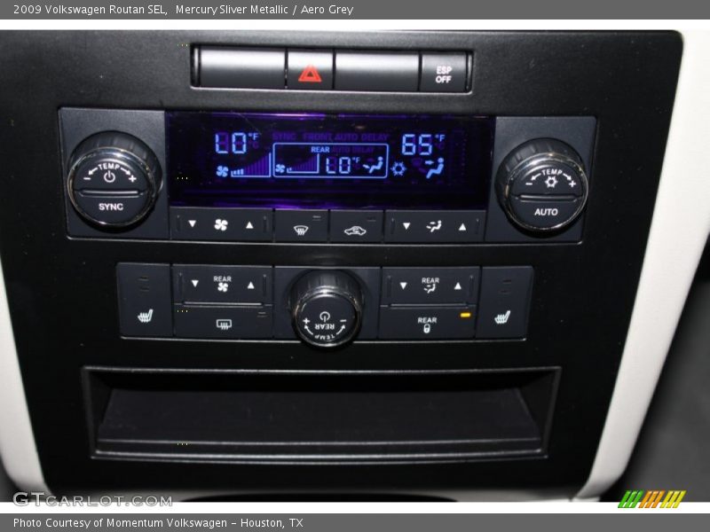 Mercury Sliver Metallic / Aero Grey 2009 Volkswagen Routan SEL