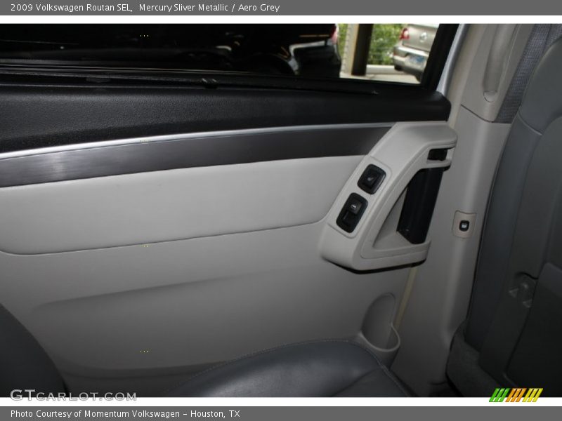 Mercury Sliver Metallic / Aero Grey 2009 Volkswagen Routan SEL