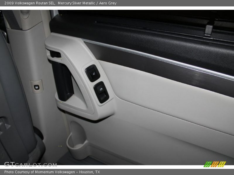 Mercury Sliver Metallic / Aero Grey 2009 Volkswagen Routan SEL