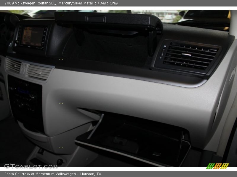 Mercury Sliver Metallic / Aero Grey 2009 Volkswagen Routan SEL
