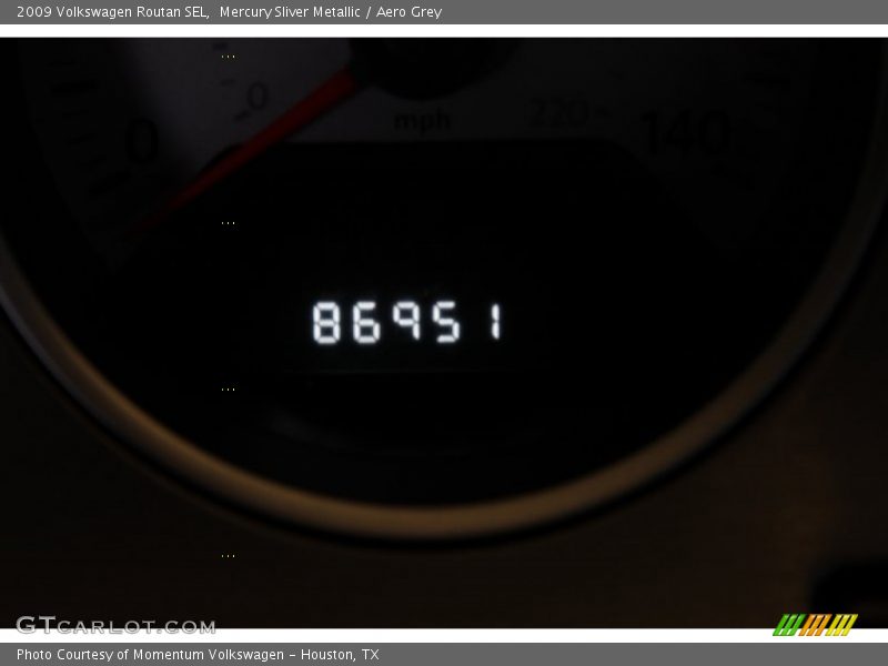 Mercury Sliver Metallic / Aero Grey 2009 Volkswagen Routan SEL