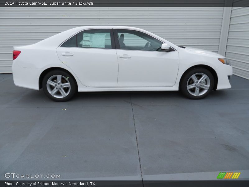 Super White / Black/Ash 2014 Toyota Camry SE