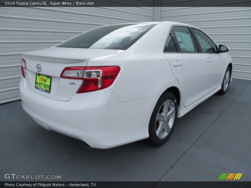 Super White / Black/Ash 2014 Toyota Camry SE