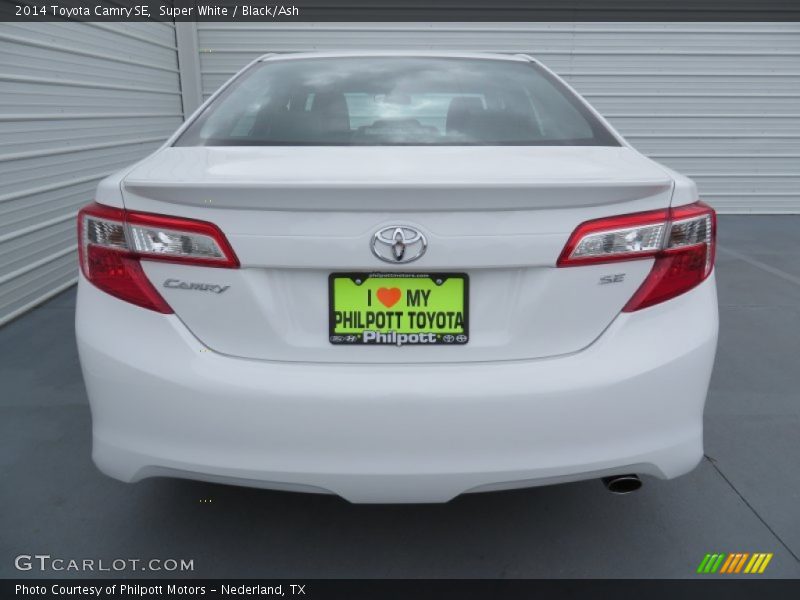 Super White / Black/Ash 2014 Toyota Camry SE