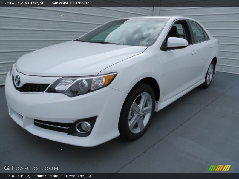 Super White / Black/Ash 2014 Toyota Camry SE