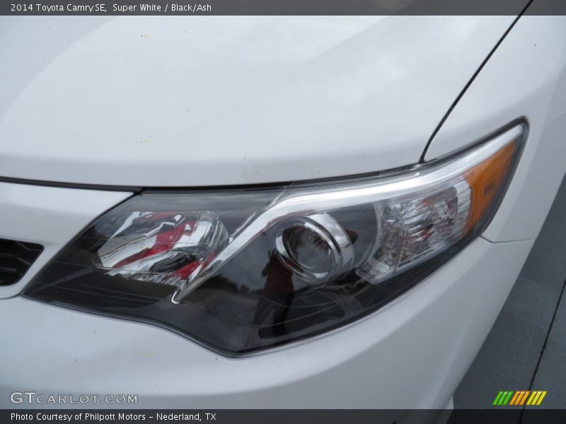 Super White / Black/Ash 2014 Toyota Camry SE