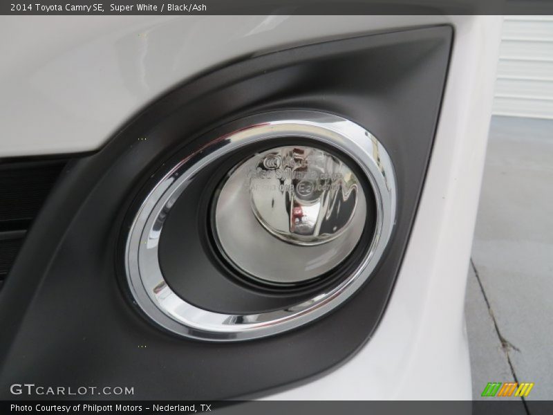 Super White / Black/Ash 2014 Toyota Camry SE