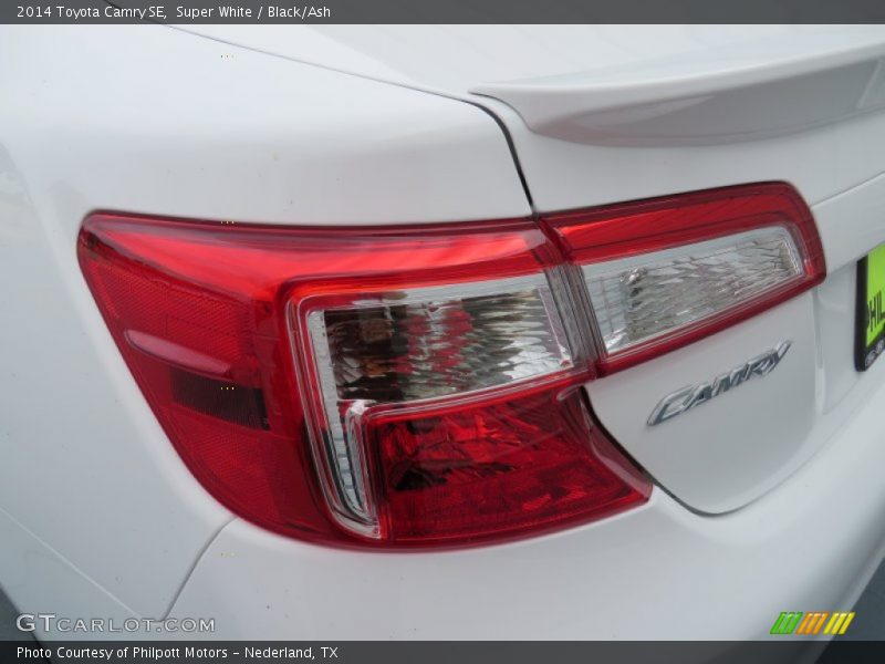 Super White / Black/Ash 2014 Toyota Camry SE