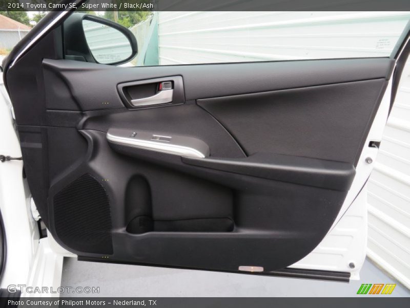 Super White / Black/Ash 2014 Toyota Camry SE