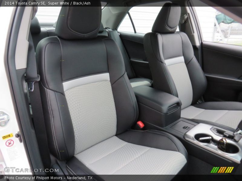 Super White / Black/Ash 2014 Toyota Camry SE