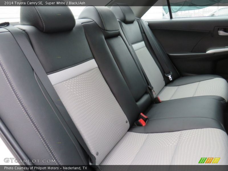 Super White / Black/Ash 2014 Toyota Camry SE