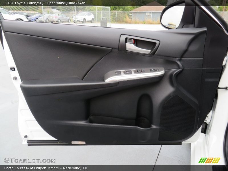 Super White / Black/Ash 2014 Toyota Camry SE