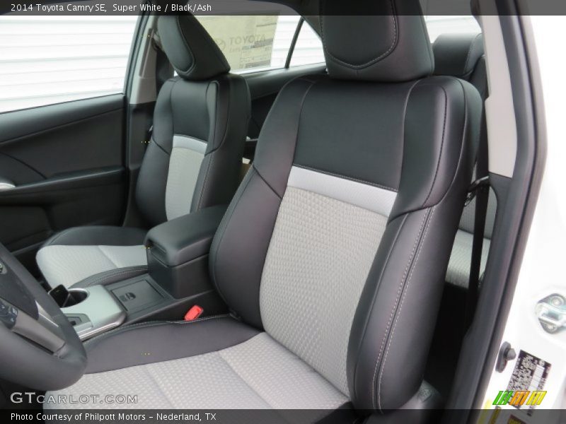 Super White / Black/Ash 2014 Toyota Camry SE