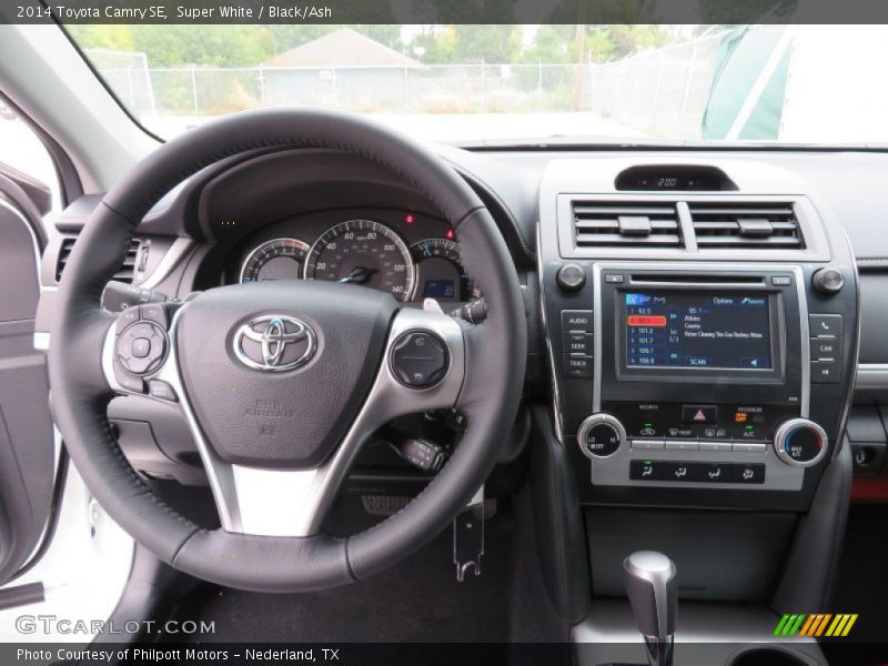 Super White / Black/Ash 2014 Toyota Camry SE