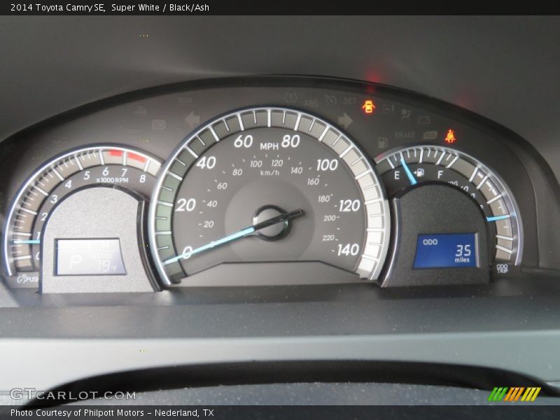 Super White / Black/Ash 2014 Toyota Camry SE
