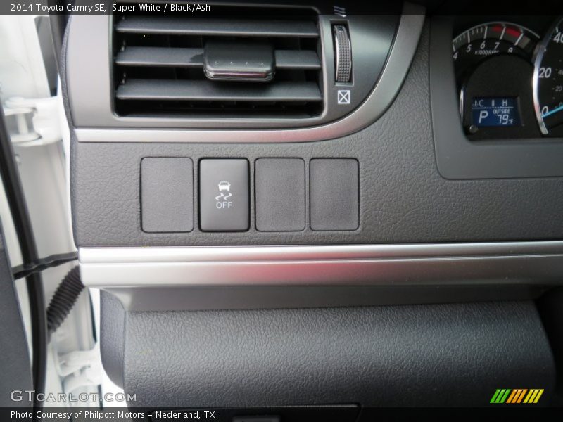 Super White / Black/Ash 2014 Toyota Camry SE