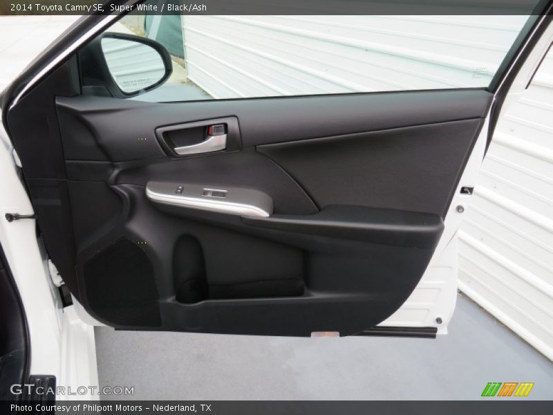 Super White / Black/Ash 2014 Toyota Camry SE