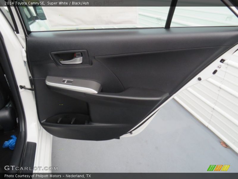 Super White / Black/Ash 2014 Toyota Camry SE