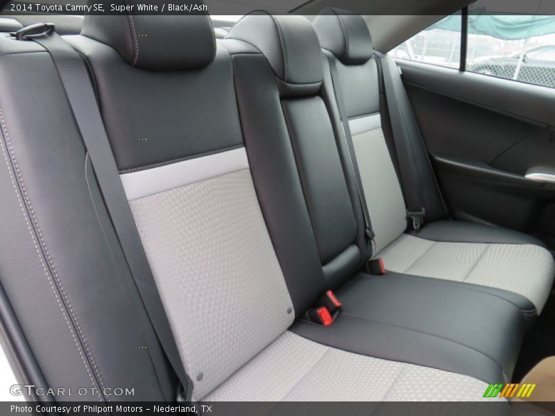 Super White / Black/Ash 2014 Toyota Camry SE