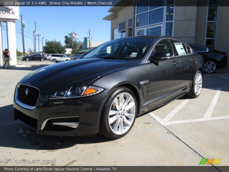 Front 3/4 View of 2013 XF 3.0 AWD