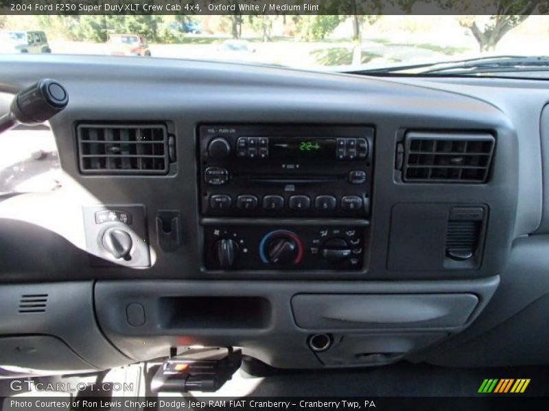 Oxford White / Medium Flint 2004 Ford F250 Super Duty XLT Crew Cab 4x4